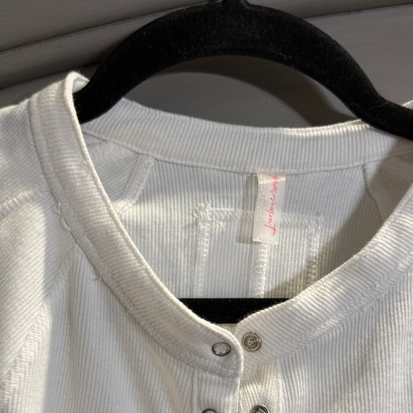 Free People Set. White Button-Up Shirt and Distressed Blue Jeans - Picture 7 of 8